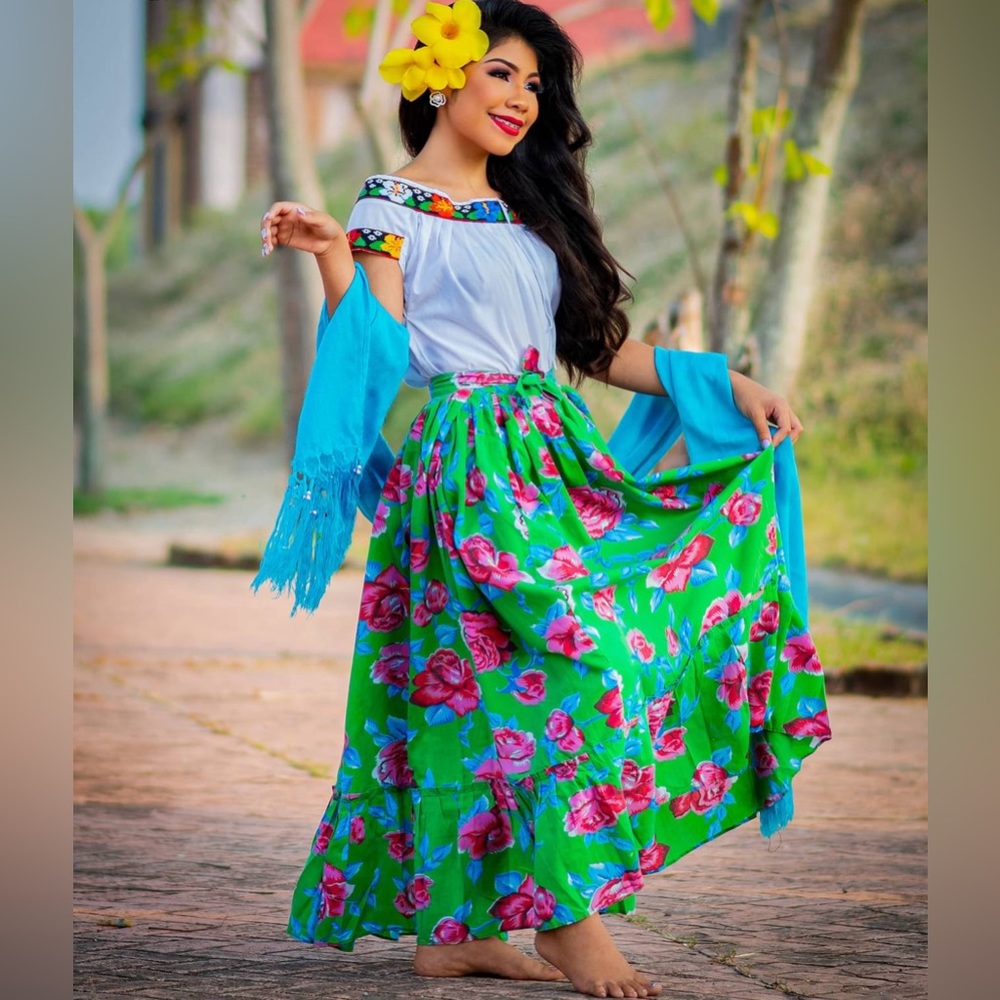 Mexican Folklorico Green Floral Un Vuelo Skirt